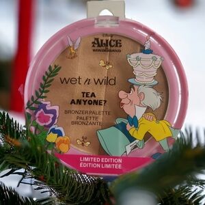 NEW!  BRONZER  PALETTE  Wet n Wild Limitd Ed. Alice in Wonderland ~ Disney ~